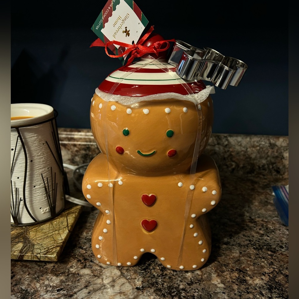 Adorable Gingerbread Man Cookie Jar-NWT